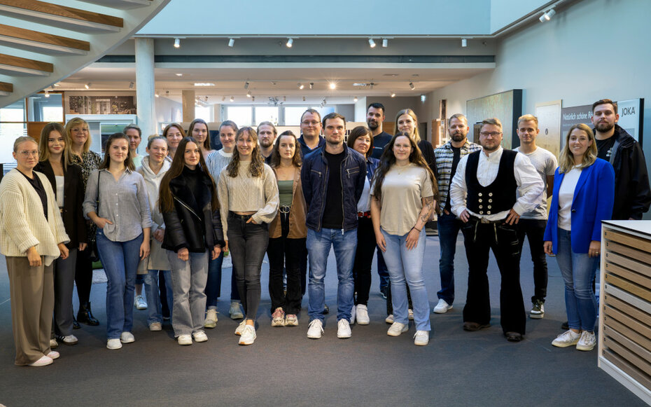 Gruppenfoto von der Jungmeistertagung in der JOKA Zentrale für Bodenbeläge in 2025.